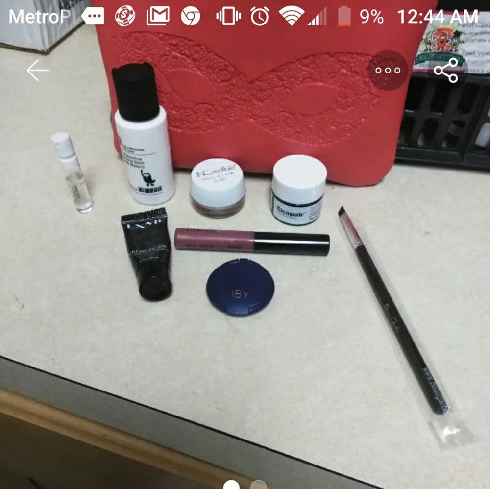 Ipsy make up bag and products